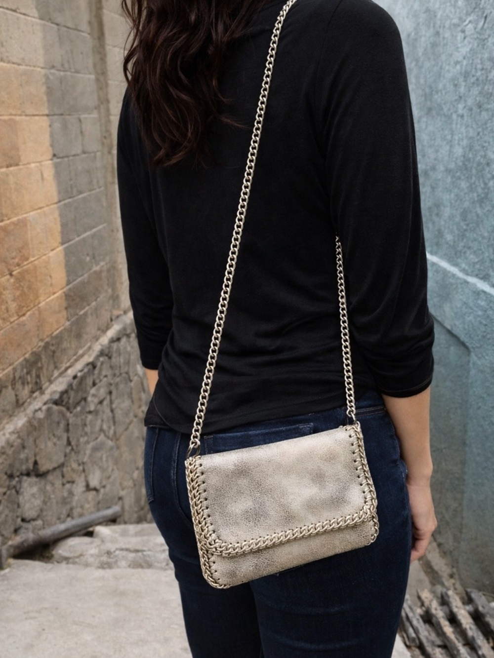 Sondra Roberts Silver Metallic Chain Crossbody Bag Y2K Boho Festival Purse - Picture 5 of 10